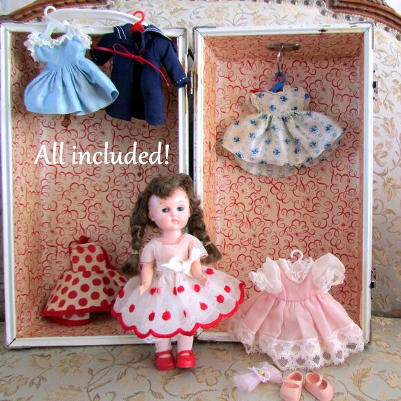 GINNY DOLL, BENT KNEE WALKER w CASE + 6 PRETTY DRESSES, 2 PAIR SHOES + MORE - Picture 2 of 16